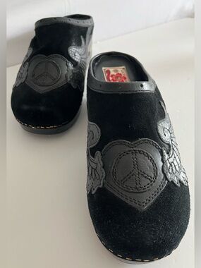 VINTAGE Lucky Brand Y2K Winged Peace Platform Clogs 10/40